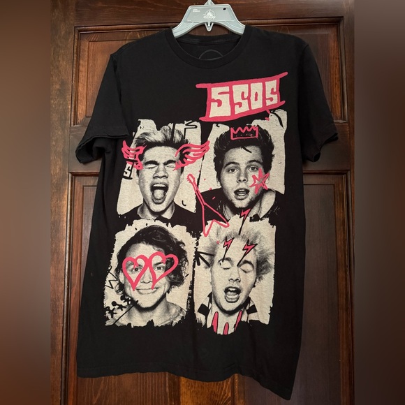 5 Seconds of Summer 5sos Black T Shirt Red Graffiti. 2015 Tour Tee. M Medium - Picture 1 of 6